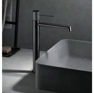 grifo alto en pvd 1 300x296 - Cuál es el mejor grifo negro de lavabo?