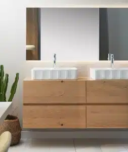 madera natural 253x300 - ¿Qué material es mejor para un mueble de baño?
